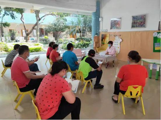 加强专业技能培训 守护师幼饮食安全 雅正幼儿园开展厨房人员食品安全技能培训